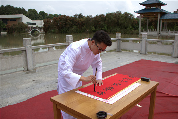福友阁现场书法表演_陈颖摄